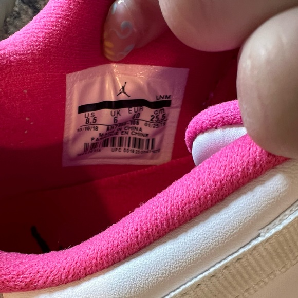 EUC Jordan 11 Low Pink Snakeskin 2013 Release Sneakers Size 8.5 - Picture 7 of 14